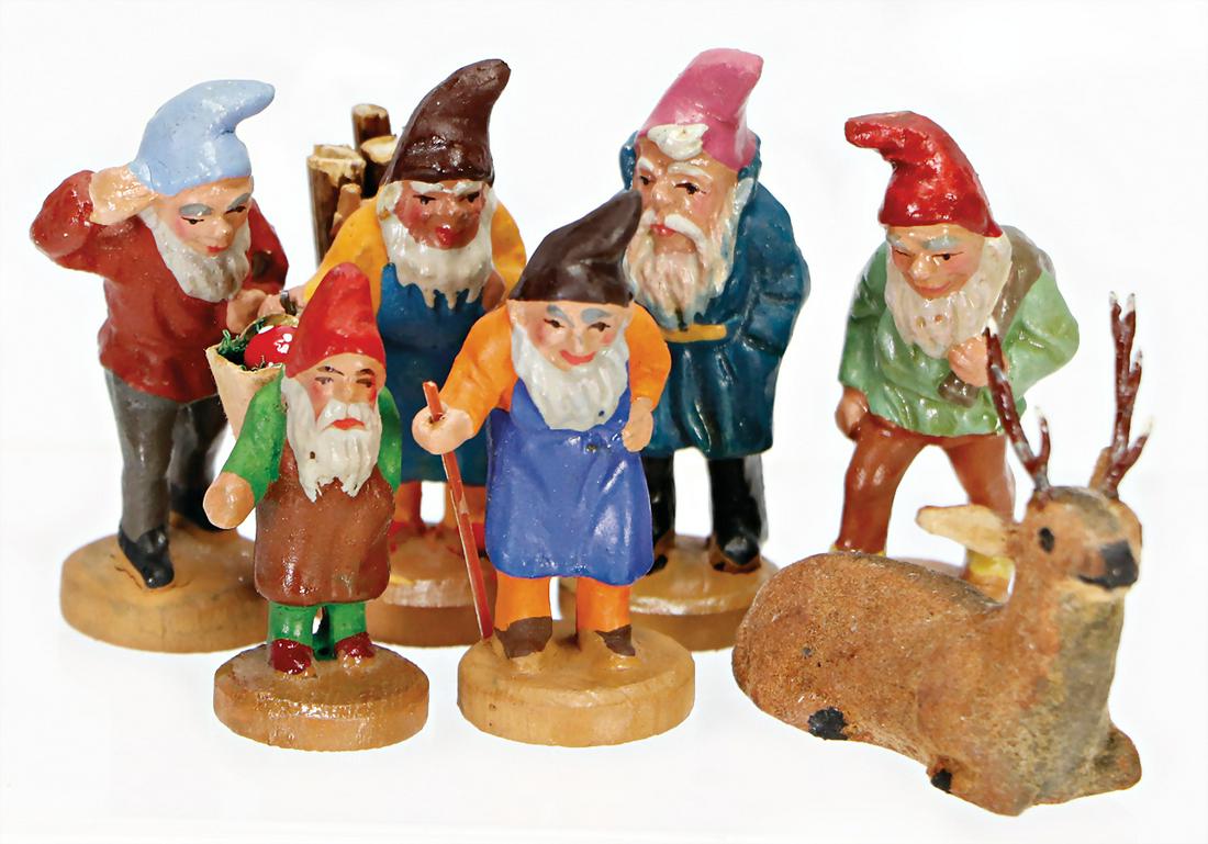 ERZGEBIRGE mass, 6 dwarfes, 5.5 cm, 1 stag, flocked: ERZGEBIRGE mass, 6 dwarfes, 5.5 cm, 1 stag, flocked German Description ERZGEBIRGE Masse, 6 Zwerge, 5,5 cm, 1 Hirsch, Tuchstaub