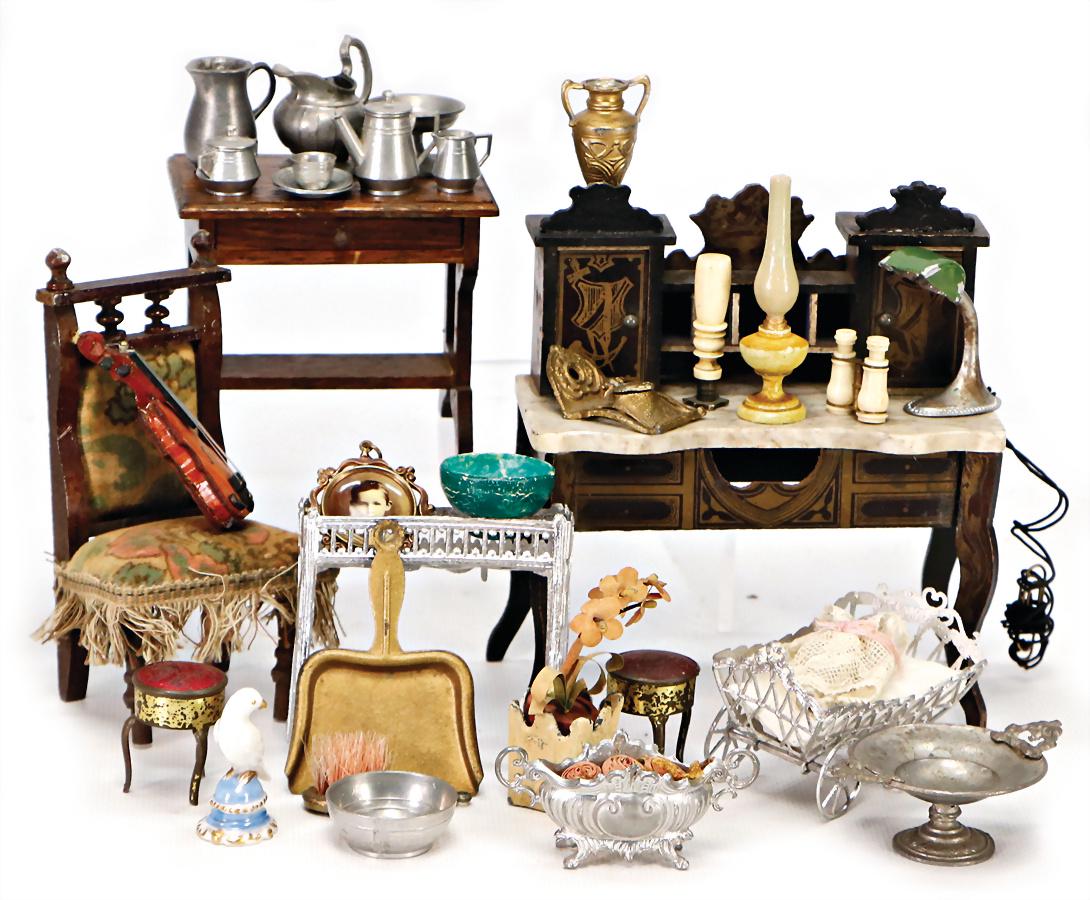 mixed lot of  dollhouse decoration pieces, inkpot, tin, (1 of 1)