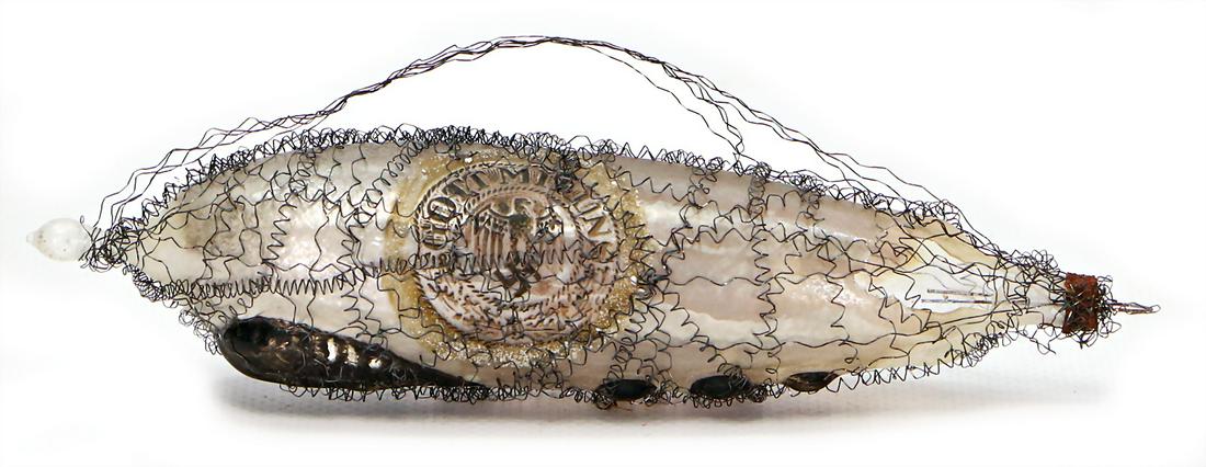 zeppelin, 15.5 cm, Third Reich, leonic wires, small: zeppelin, 15.5 cm, Third Reich, leonic wires, small corner in the back is break off German Description Zeppelin, 15,5 cm, 3. Reich, leonische Drähte, kl. Ecke hinten weggebrochen