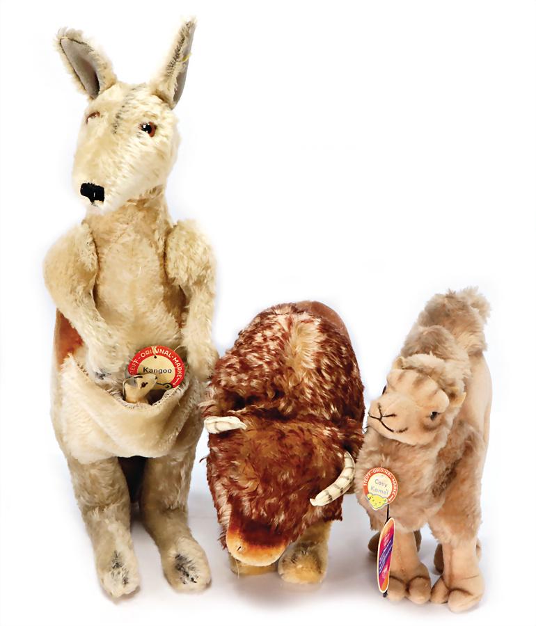 STEIFF 3 pieces, Cosy camel with chest label, and chest: STEIFF 3 pieces, Cosy camel with chest label, and chest label Dralon, button was tore out, bison, with chest label without button, chest label isslightly worn, height: 24 cm, Kango, kangaroo, 46