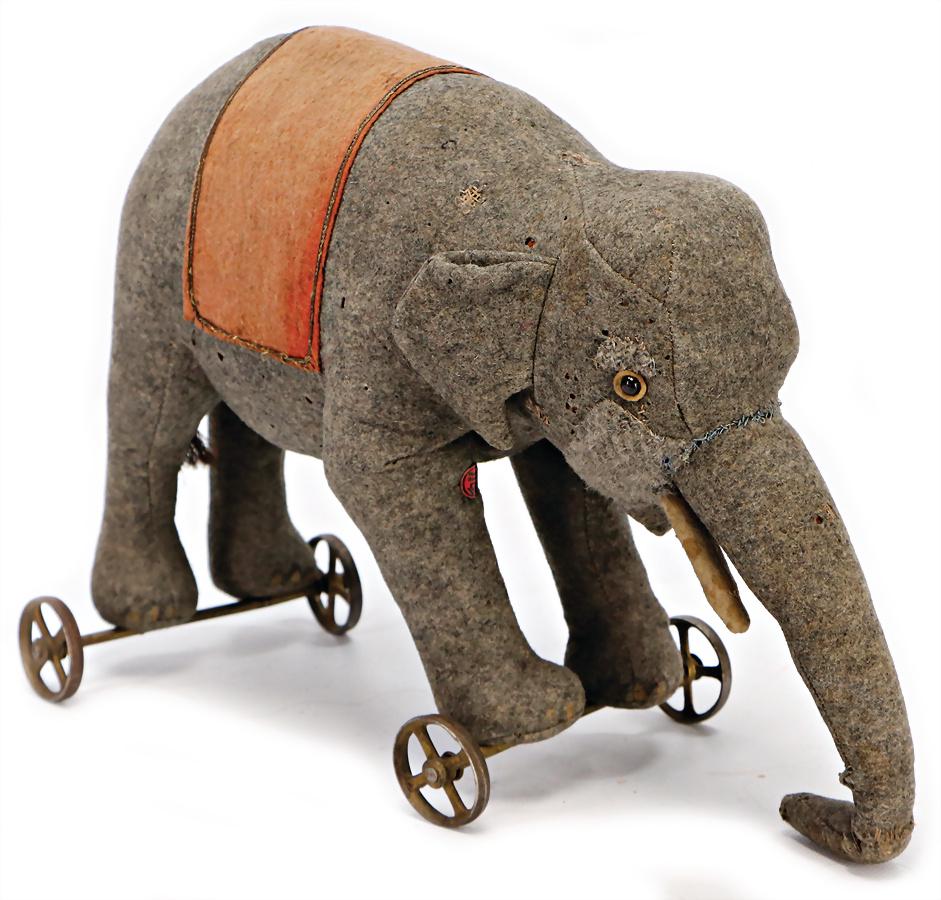 BING elephant, on casting wheels with spokes, shoe (1 of 1)