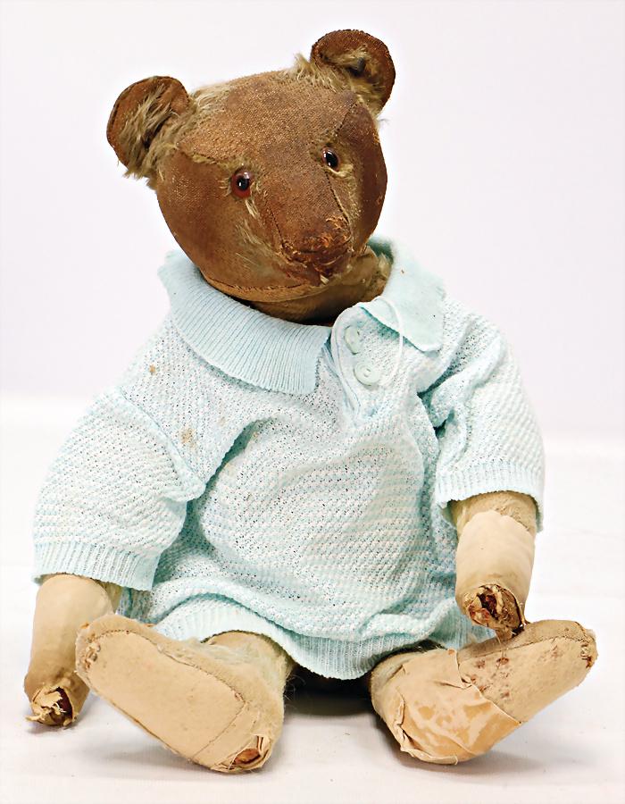 STEIFF Bär, 30er Jahre, 40 cm, mit Knopf, langgezogenes: STEIFF Bär, 30er Jahre, 40 cm, mit Knopf, langgezogenes f, stark abgeliebt, Hals übernäht, Arme u. Tatzen übernäht German Description STEIFF Bär, 30er Jahre, 40 cm, mit Knopf, langgezogenes f, s