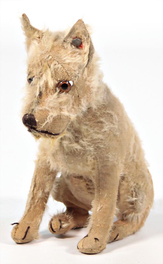 STEIFF Rattler, Vorkrieg, mit Halsdrehmechanik, H: 20: STEIFF Rattler, Vorkrieg, mit Halsdrehmechanik, H: 20 cm, mit Knopf, Reste roter Fahne, stark abgeliebt German Description STEIFF Rattler, Vorkrieg, mit Halsdrehmechanik, H: 20 cm, mit Knopf, Reste ro