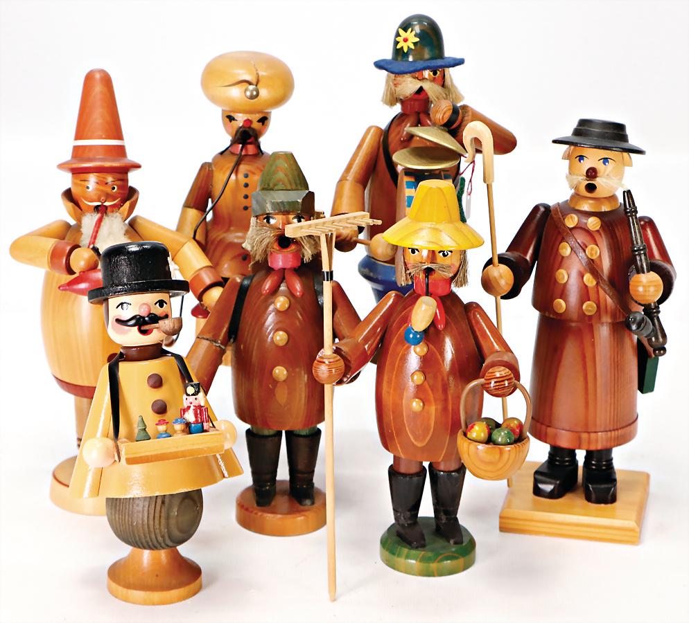 ERZGEBIRGE 7 Teile, Räuchermänner, 17-21 cm, Holz,: ERZGEBIRGE 7 Teile, Räuchermänner, 17-21 cm, Holz, meist guter Zust. German Description ERZGEBIRGE 7 Teile, Räuchermänner, 17-21 cm, Holz, meist guter Zust.