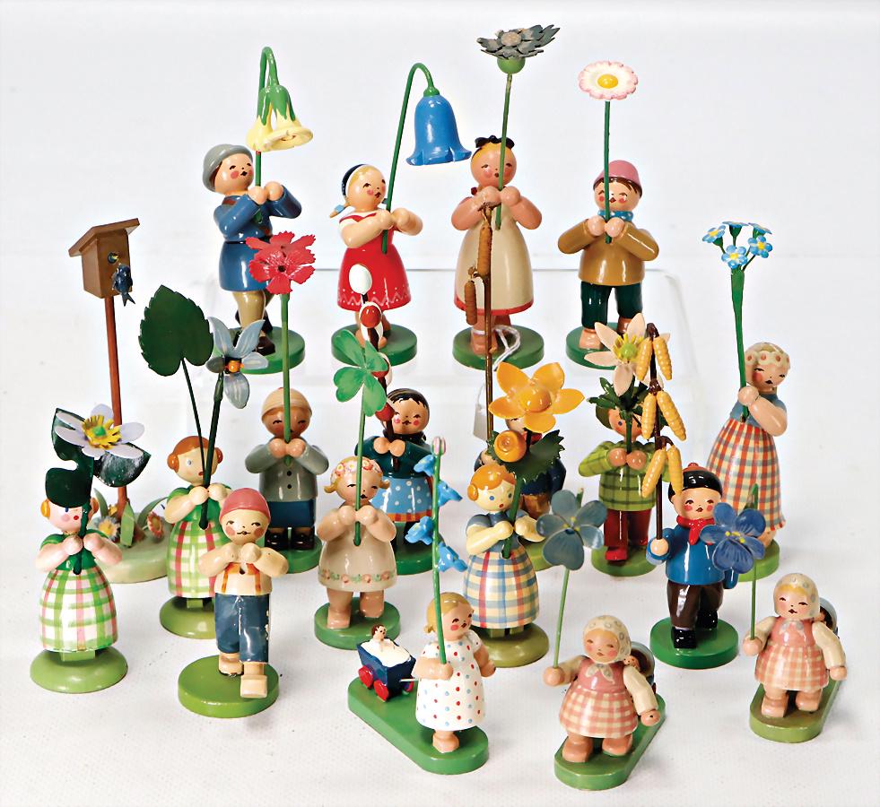 WENDT & KÜHN Blumenkinder, 17 Teile, meist guter Zust.,: WENDT & KÜHN Blumenkinder, 17 Teile, meist guter Zust., teils kl. Fehler German Description WENDT & KÜHN Blumenkinder, 17 Teile, meist guter Zust., teils kl. Fehler