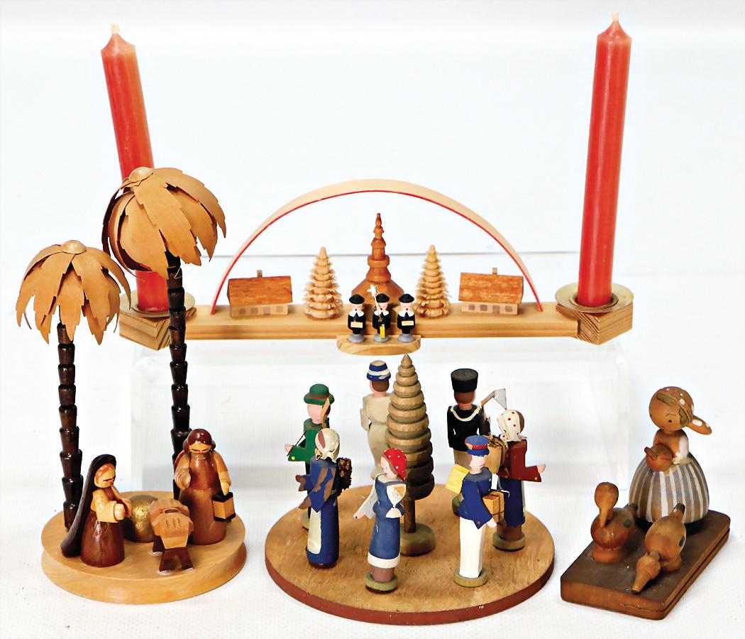 Einige Miniaturaufstellfiguren, versch. Berufe im (1 of 1)