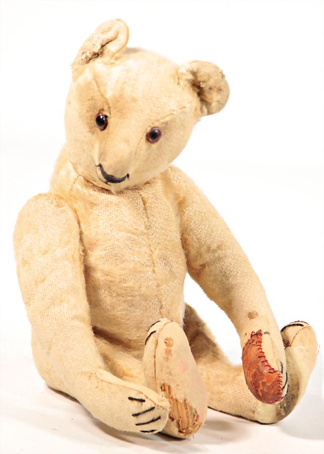 STEIFF Vorkrieg, Bär, 34 cm, ohne Knopf, lange: STEIFF Vorkrieg, Bär, 34 cm, ohne Knopf, lange abgeknickte Arme, leichter Buckel, abgeliebt, Fehler an den Tatzen, 1 Tatze teilw. übernäht German Description STEIFF Vorkrieg, Bär, 34 cm, ohne Knop