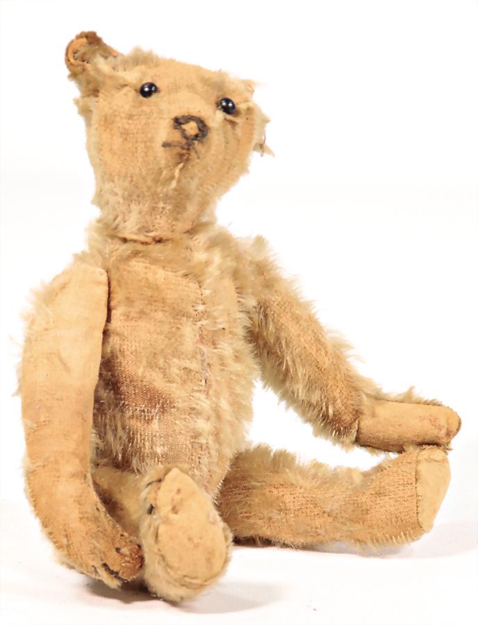 STEIFF Bär, ca. 1910, 25 cm, Schuhknopf-Augen, blanker: STEIFF Bär, ca. 1910, 25 cm, Schuhknopf-Augen, blanker Knopf, lange abgeknickte Arme, stärker abgeliebt, Fehler an den Filztatzen, eine Tatze übernäht German Description STEIFF Bär, ca. 1910, 25