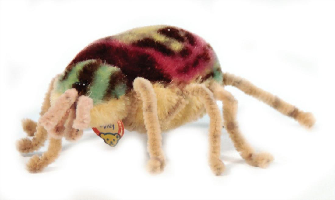 STEIFF Spidy, mit Schild, ohne Knopf u. Fahne, L: 11 cm: STEIFF Spidy, mit Schild, ohne Knopf u. Fahne, L: 11 cm German Description STEIFF Spidy, mit Schild, ohne Knopf u. Fahne, L: 11 cm