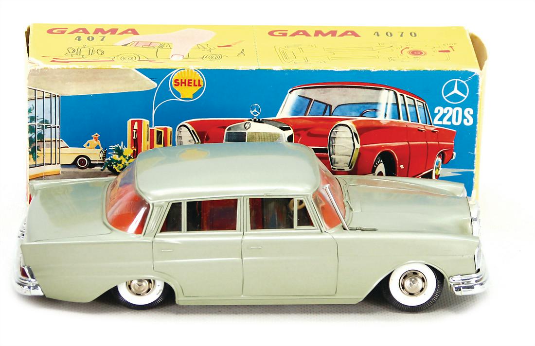 GAMA Mercedes tailfin, 220S, 407, plastic, 22.5 cm, (1 of 1)