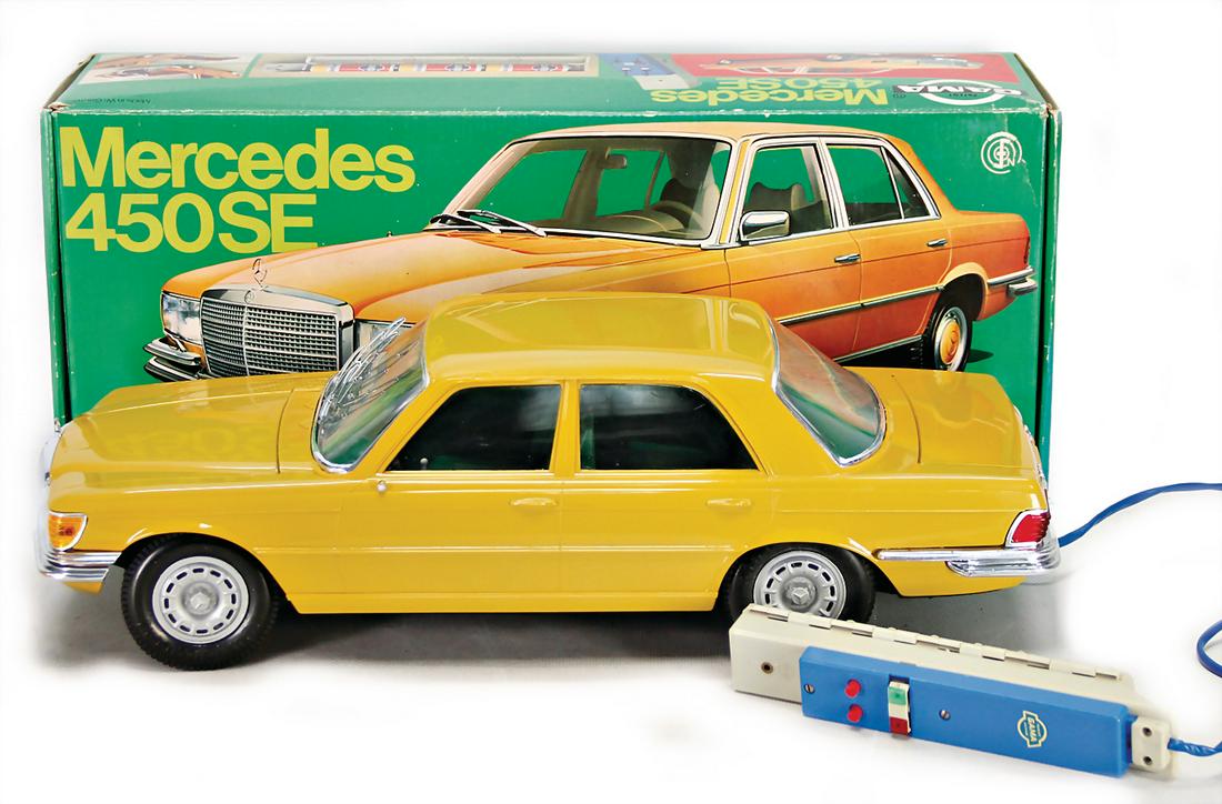 Mercedes 450 SE, plastic,  with cabel control, 42 cm, (1 of 1)