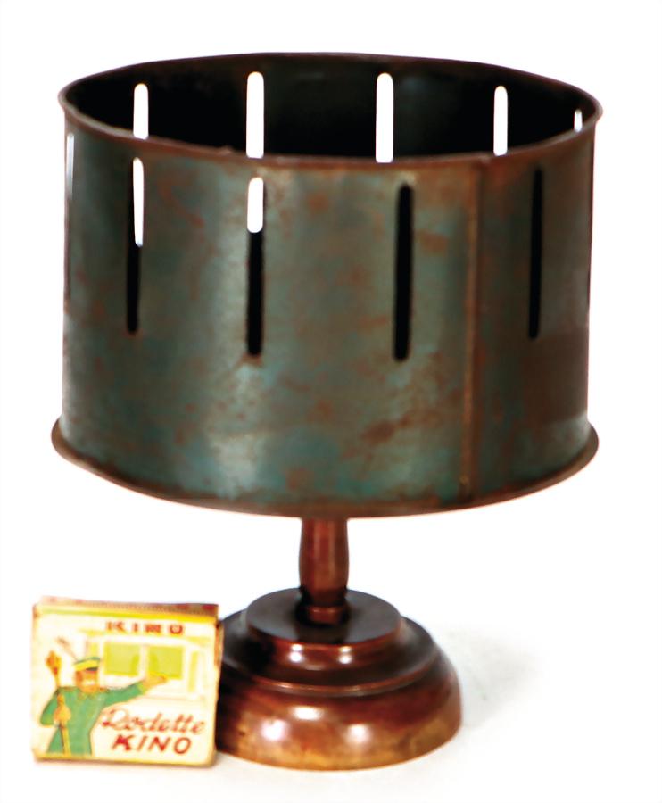 Wie die Bilder laufen lernten, film projector, height:: Wie die Bilder laufen lernten, film projector, height: 20 cm, without filmstrips, sheet metal and wooden parts, tin pieces are a bit steamed up, around 1900, collection Katz German Description ?Wie di