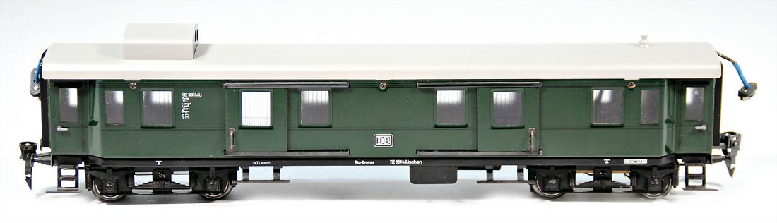 ETS, track 0, 4-axled baggage car, 41 cm, as good as: ETS, track 0, 4-axled baggage car, 41 cm, as good as new in original box German Description ETS, Spur 0, 4-achsiger Gepäckwagen, 41 cm, neuw.im Orig.-Kart.