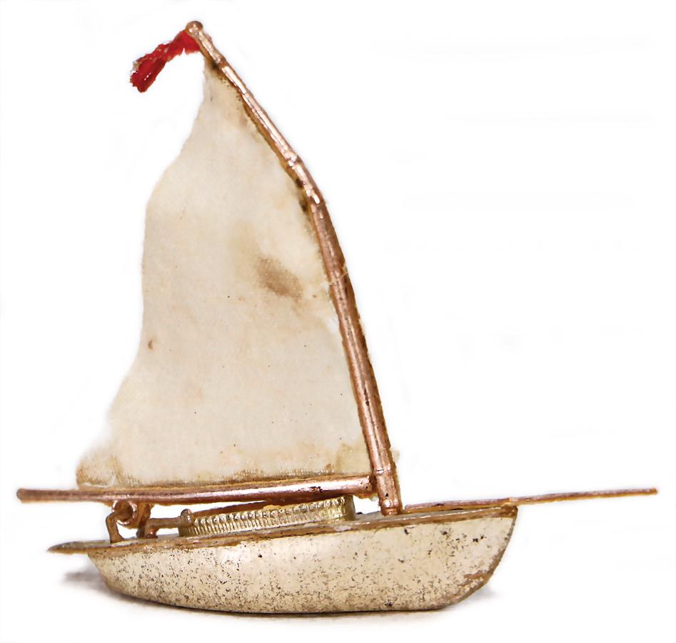 DRESDEN CARDBOARD Christmas tree decoration, sailing: DRESDEN CARDBOARD Christmas tree decoration, sailing boat, 7 cm, sail is a bit worn German Description DRESDNER PAPPE Christbaumschmuck, Segelboot, 7 cm, egel ein wenig verschlissen