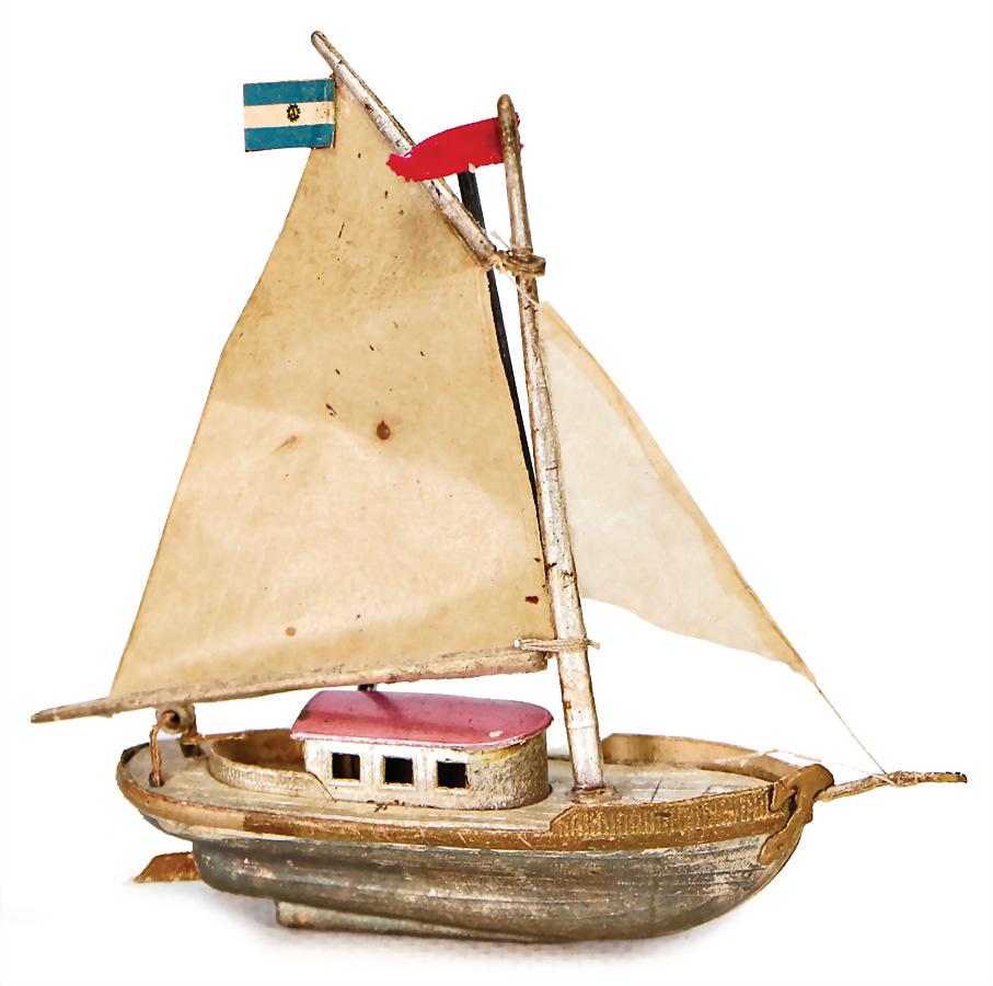 DRESDEN CARDBOARD Christmas tree decoration, sailing: DRESDEN CARDBOARD Christmas tree decoration, sailing boat, 10.5 cm German Description DRESDNER PAPPE Christbaumschmuck, Segelboot, 10,5 cm