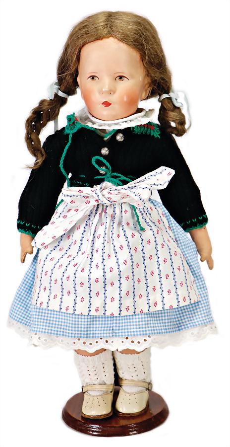KÄTHE KRUSE Ilsebill, girl, 48 cm, fabric head, the: KÄTHE KRUSE Ilsebill, girl, 48 cm, fabric head, the seam at the back of the head is visible under the wig, stitched down at thehollow of the knees, good condition, small hole at 1 leg (minimally), sm