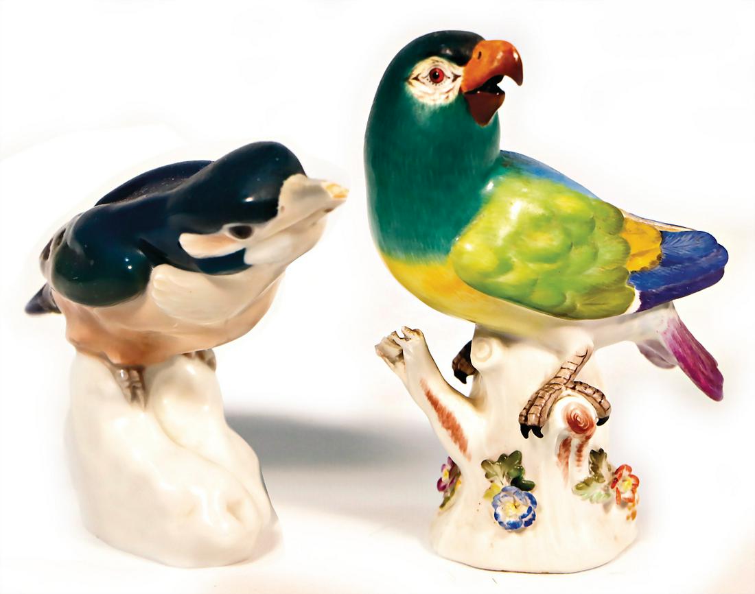 MEISSEN 2 pieces, birds, 11.5 cm, wing was glued in the: MEISSEN 2 pieces, birds, 11.5 cm, wing was glued in the back , tip of the beak is break off, parrot, 14 cm, branch infront is knocked, small chip at 1 wing, 1 wing tip was glued German Descripti