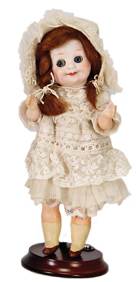 small Googly, AM 323, 20 cm, blue at the side looking,: small Googly, AM 323, 20 cm, blue at the side looking, big sleepy eyes, closed mouth, standing mass body, with up-painted shoes and socks, mohair-wig German Description Kl. Googly, AM 323, 20 cm