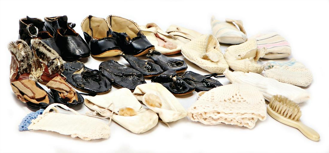 big mixed lot of  children and  doll shoes, 9 pair, (1 of 1)