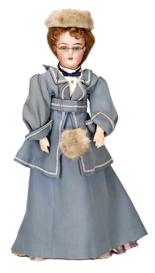 SIMON & HALBIG 1159, Gibson girl, 50 cm, blue: SIMON & HALBIG 1159, Gibson girl, 50 cm, blue sleepy eyes, opened mouth, upper teeth, dimple at chin, pierced ears, slim jointed body with slightly suggested breasts, short thighs, old underwear a