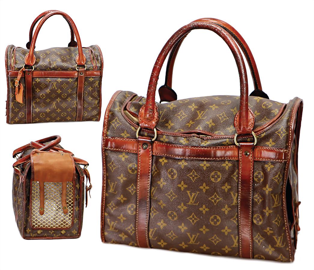 LOUIS VUITTON dog carrier bag, model: Sac Chien 40: LOUIS VUITTON dog carrier bag, model: Sac Chien 40 Monogram Canvas, gold colored fittings, width: 40 cm, height: 30 cm, depth: 22 cm, with Louis Vuitton address label, leaf with snap fastener, strong