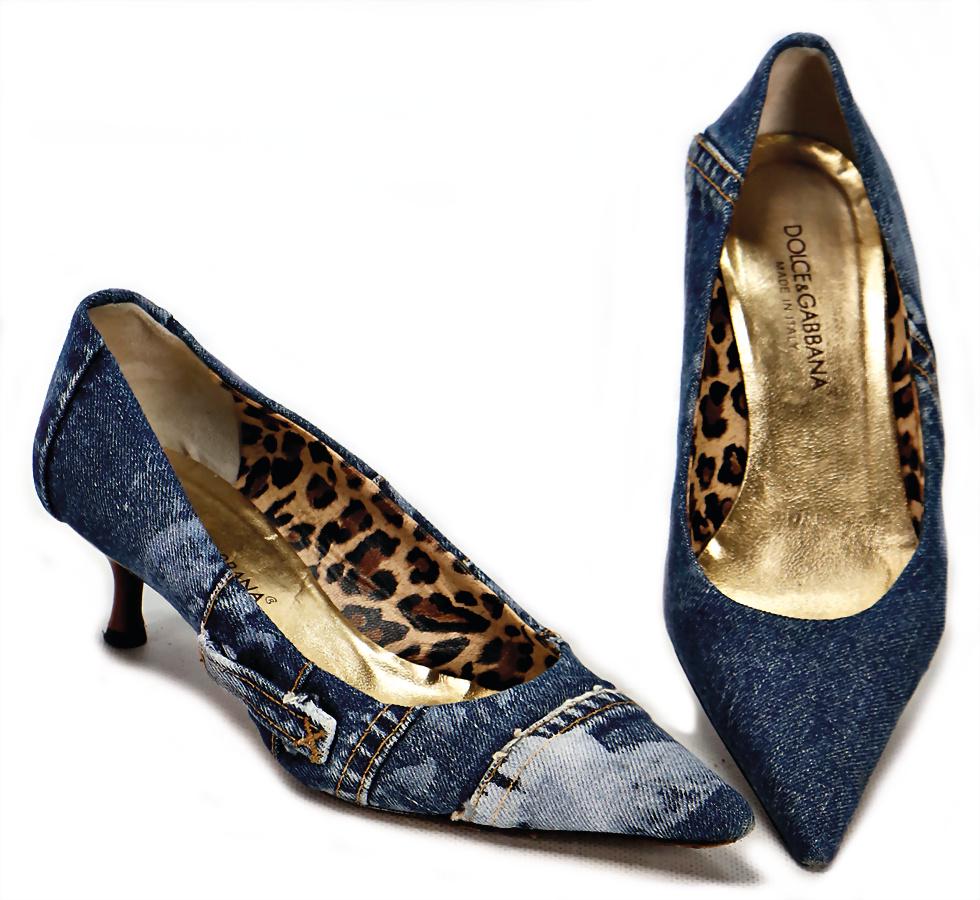DOLCE & GABBANA Ladies' pumps, pointed, small heel,: DOLCE & GABBANA Ladies' pumps, pointed, small heel, denim, inside leopard print, golden sole, DOLCE & GABBANA, Made in Italy, size 37½, clearly traces of usage on the sole down below, otherwi