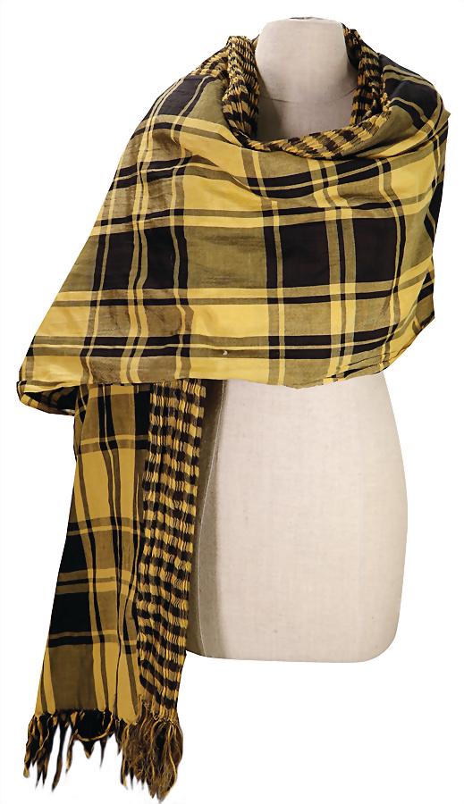 ISSEY MIYAKE scarf, checkered, yellow/black, with: ISSEY MIYAKE scarf, checkered, yellow/black, with creped insert, c. 120 cm, condition: as good as new German Description ISSEY MIYAKE Schal, kariert, gelb/schwarz, mit gekrepptem Einsatz, ca. 120 cm, 