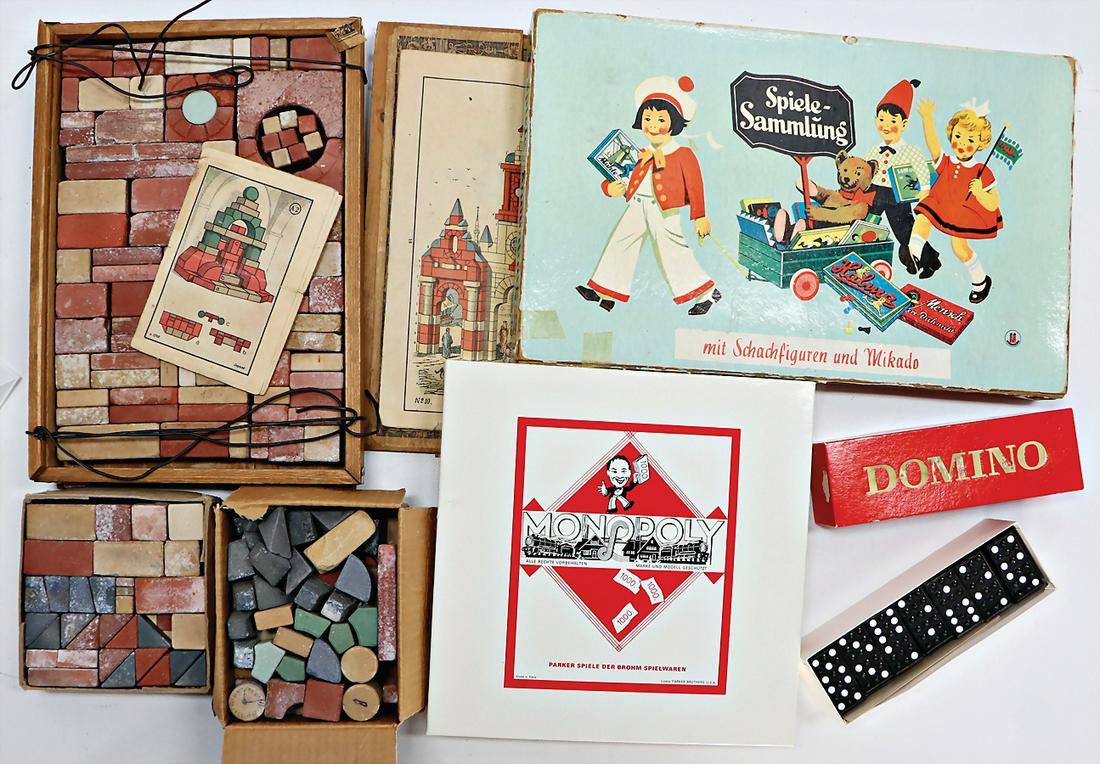 Konv. Spiele, Spielesammlung 60er Jahre, Monopoli,: Konv. Spiele, Spielesammlung 60er Jahre, Monopoli, neuer, 1 Domino-Spiel, 1 ANKER Steinbaukasten, Schachtel besch., dazu separate Steine