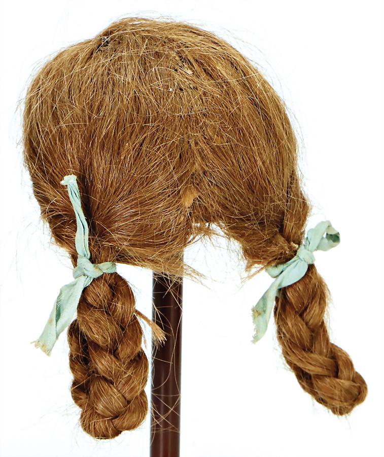 Echthaar-Perücke, ca. 1910, Kopfdurchmesser ca. 9 cm: Echthaar-Perücke, ca. 1910, Kopfdurchmesser ca. 9 cm
