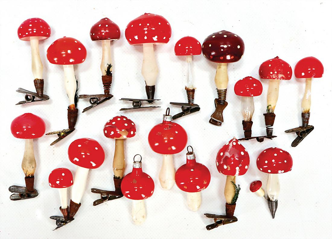 Weihnachtsschmuck, Glas, Pilze meist mit Zapfen: Weihnachtsschmuck, Glas, Pilze meist mit Zapfen