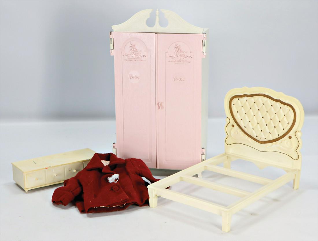 MATTEL Konv. Barbie, Möbel, bespielt, 1 Kommode: MATTEL Konv. Barbie, Möbel, bespielt, 1 Kommode beschriftet, Linda