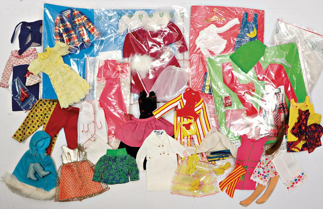 MATTEL Gr. Konv. Barbie Outfits, nicht kompl. oder (1 of 1)