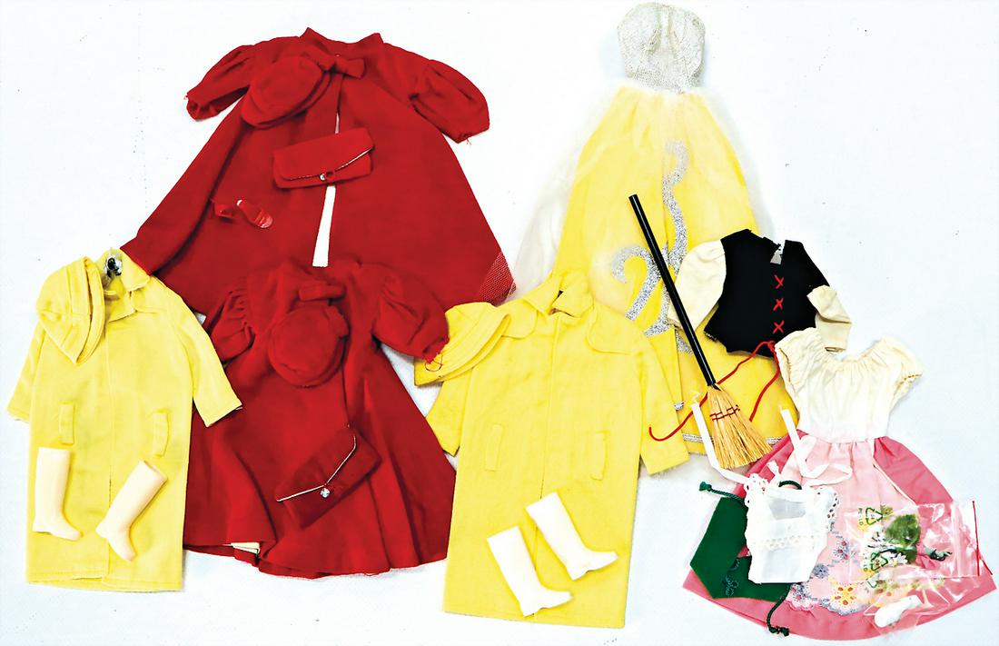 MATTEL Konv. Barbie Outfits, meist nicht kompl., oder (1 of 1)