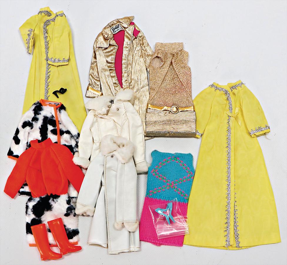 MATTEL Konv. Barbie Outfits, meist nicht kompl., Outfit: MATTEL Konv. Barbie Outfits, meist nicht kompl., Outfit # 1491, 1804, 1470, 1492 1873, meist guter Zust.