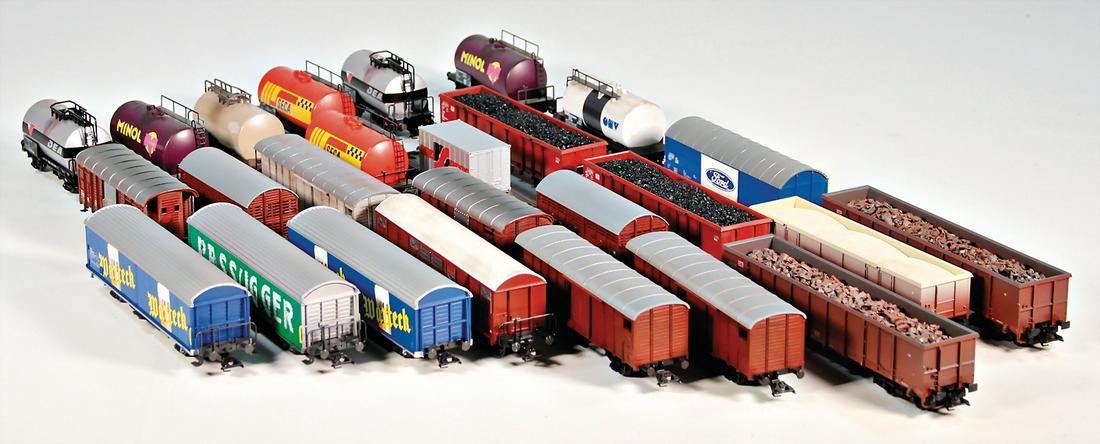 meist MÄRKLIN Konv. H0, Güterwagen, 26 Teile, teilw.: meist MÄRKLIN Konv. H0, Güterwagen, 26 Teile, teilw. gealtert, meist guter Zust., teils kl. Fehler, ohne Kart.