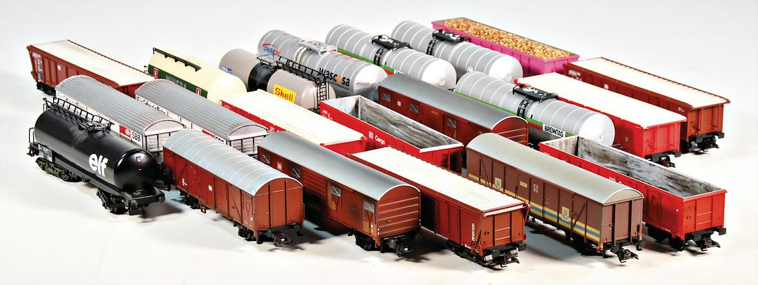MÄRKLIN Konv., H0, 21 Teile, Güterwagen, teilw.: MÄRKLIN Konv., H0, 21 Teile, Güterwagen, teilw. gealtert, meist guter Zust., ohne Kart., meist guter Zust., teils kl. Fehler