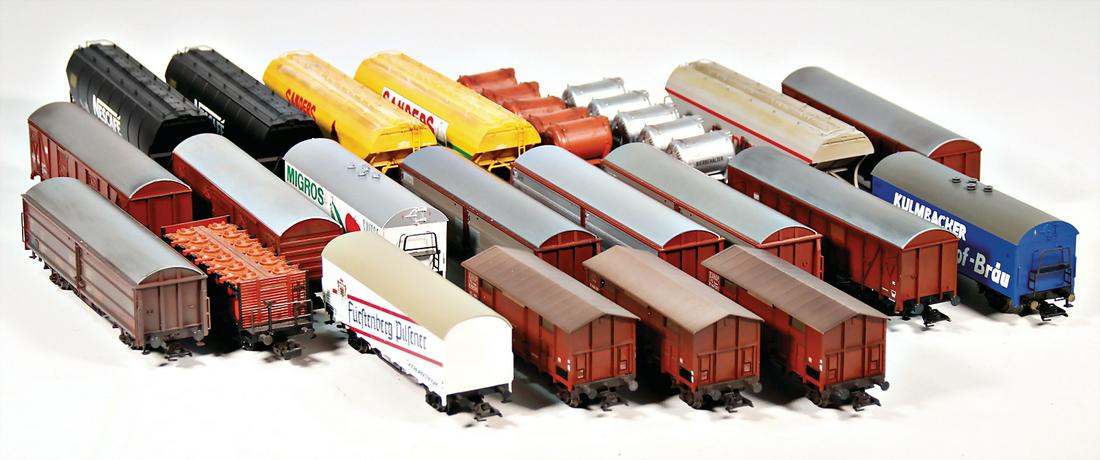 meist MÄRKLIN H0, Konv. Güterwagen, 22 teilw. gealtert,: meist MÄRKLIN H0, Konv. Güterwagen, 22 teilw. gealtert, meist guter Zust., teils kl. Fehler, ohne Kart.