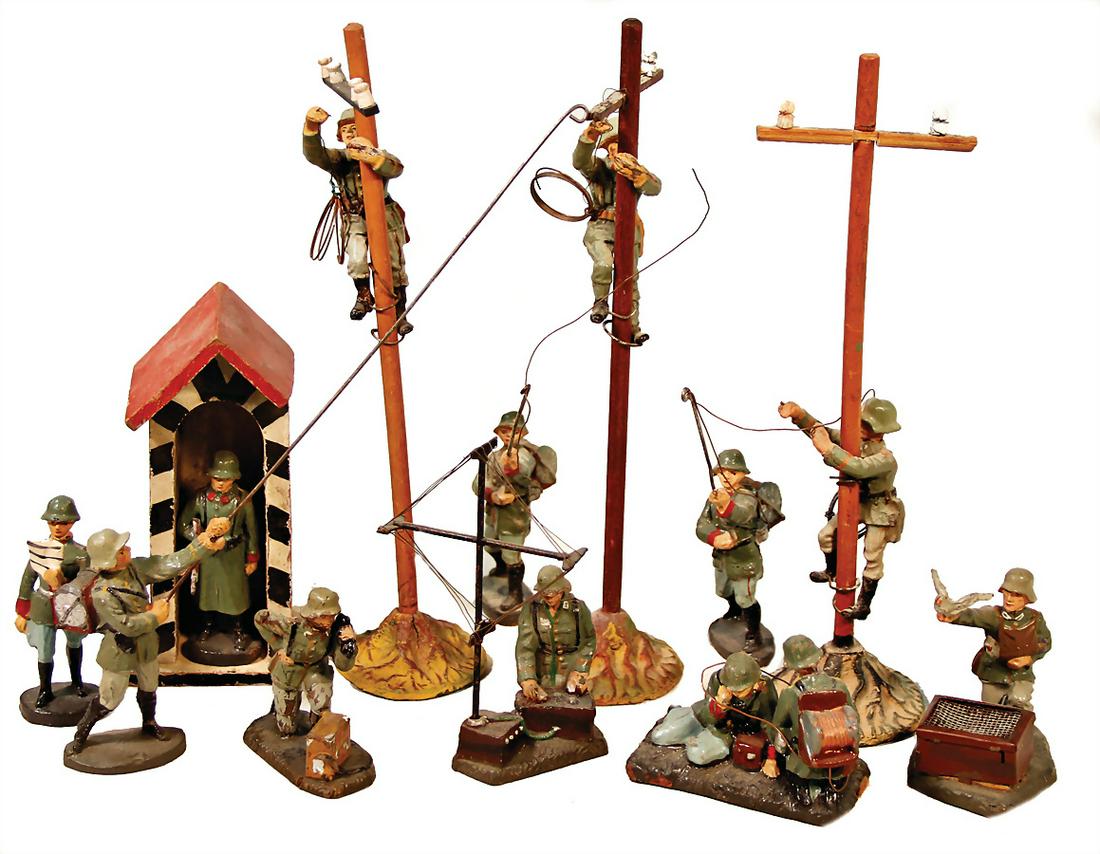 ELASTOLIN/LINEOL mass, 7-7.5 cm, radio operator, man (1 of 1)