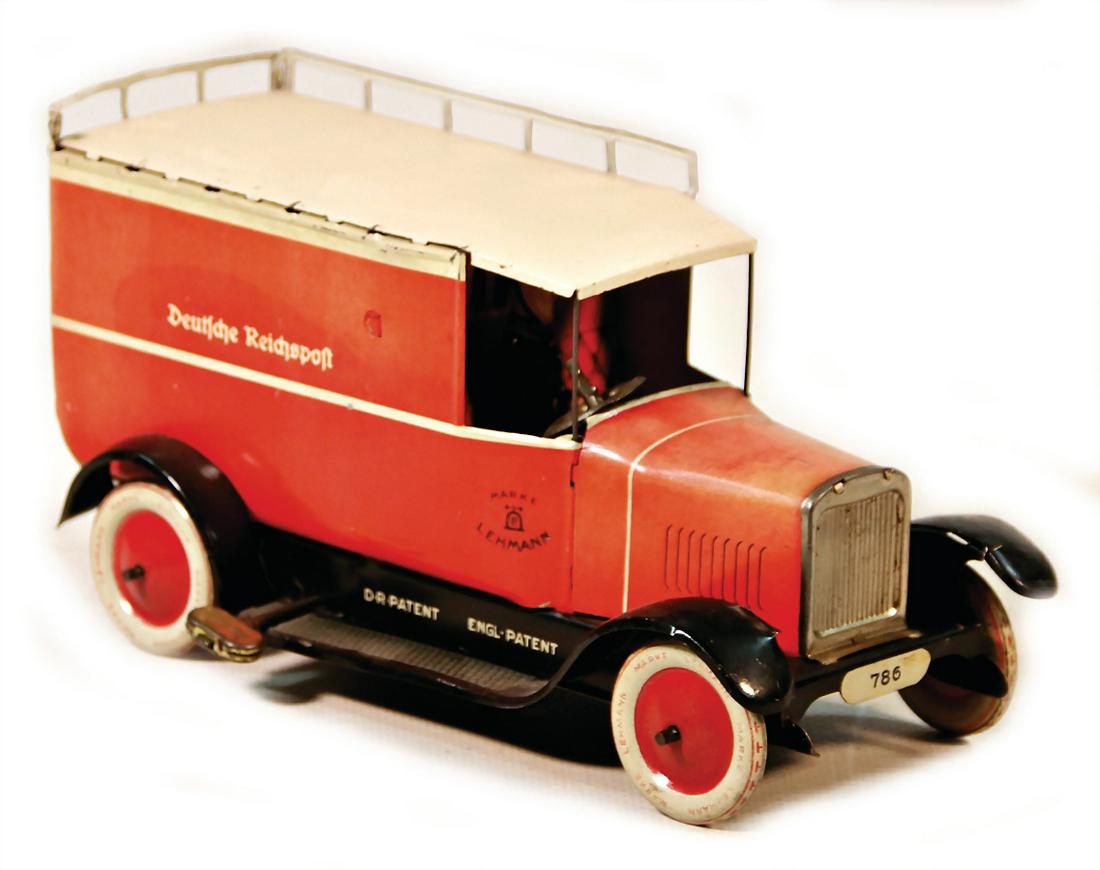 LEHMANN Reich Post, sheet metal, lithographed, with: LEHMANN Reich Post, sheet metal, lithographed, with driver figure, 18.5 cm, coil spring mechanism intact, 1 roof rails part is missing, colorwise a bit worn, otherwise good, collection Katz German Des