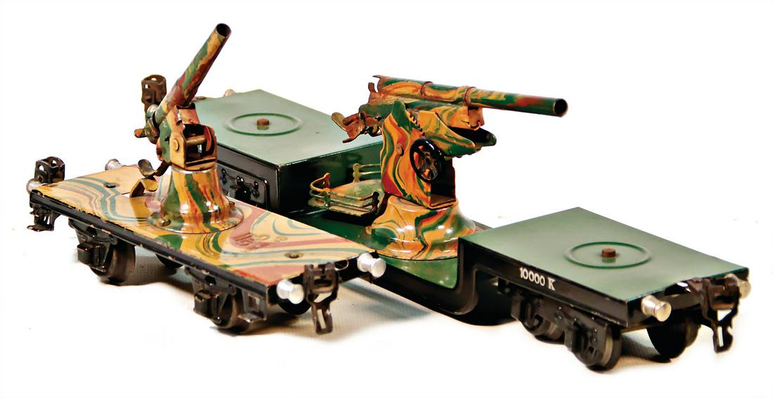 MÄRKLIN track 0, gravel carriage, with: MÄRKLIN track 0, gravel carriage, with anti-aircraft-gun, in completeclasp, tension spring is missing, otherwise good, 4-axled, 1x 3-axled with anti-aircraft-gun, inside bolt is missing, otherwise go