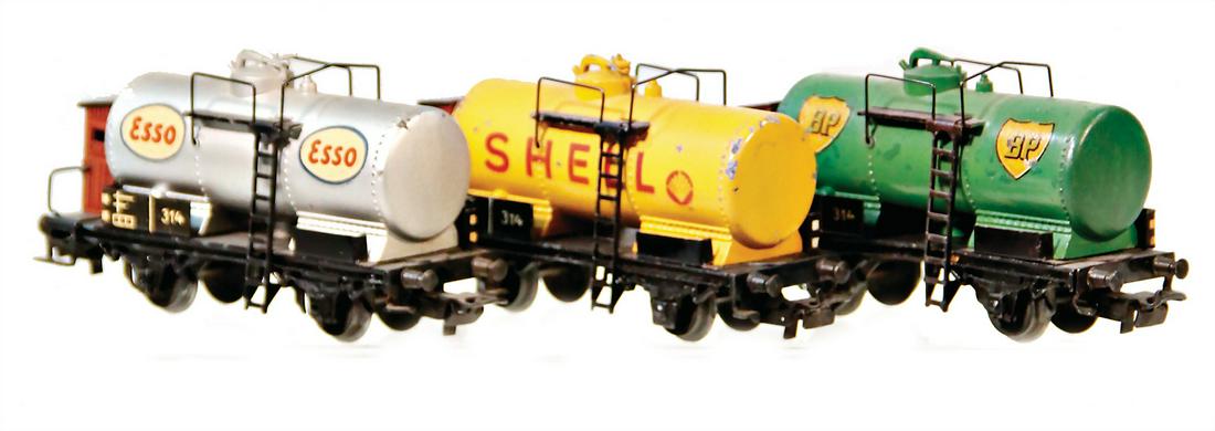 MÄRKLIN 3 pieces, H0, tank-car, casting, ESSO, BP and (1 of 1)