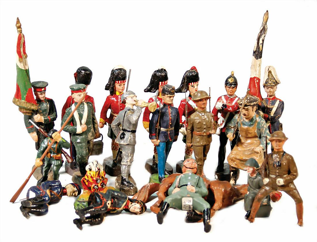 treasure chest, sitting figures, different sizes, (1 of 1)