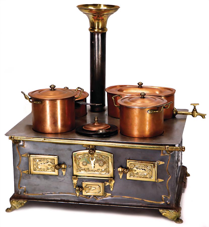 doll kitchen stove, around 1900, width: 38 cm, height: (1 of 1)