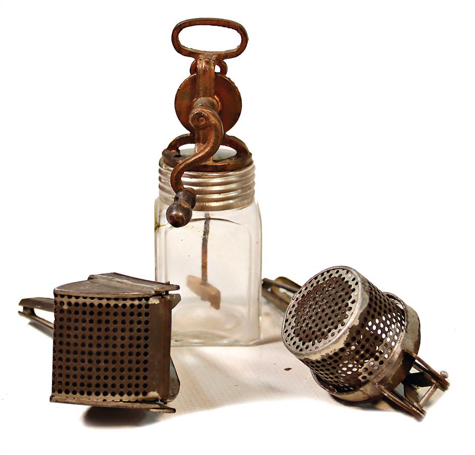 mixed lot of  doll kitchen pieces, 2x potato press, (1 of 1)