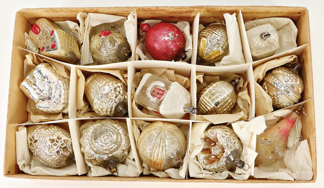 mixed lot of  Christmas tree decoration, houses, balls, (1 of 1)