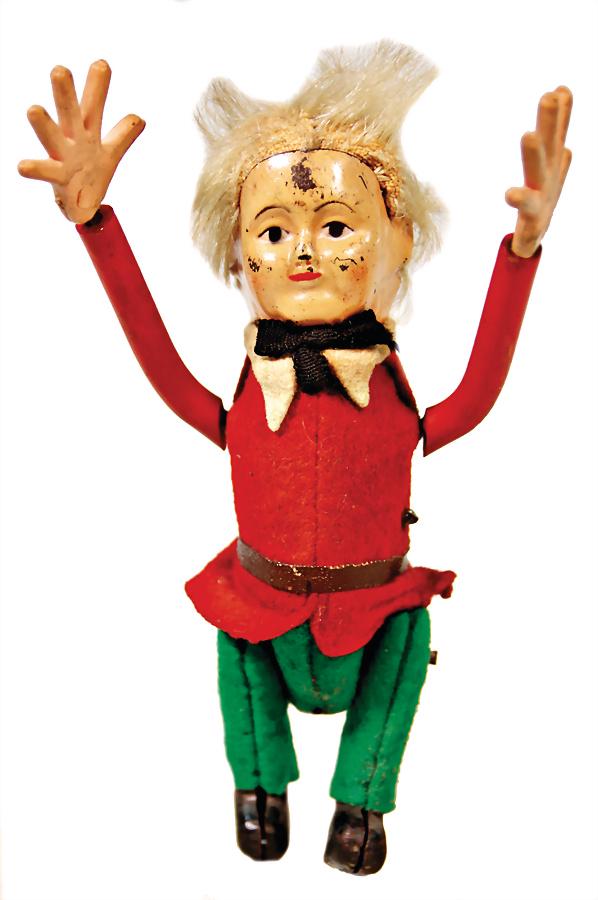 SCHUCO summersault Peter, used, small felt faults: SCHUCO summersault Peter, used, small felt faults German Description SCHUCO Überschlag-Peter, bespielt, kl. Filz-Fehler