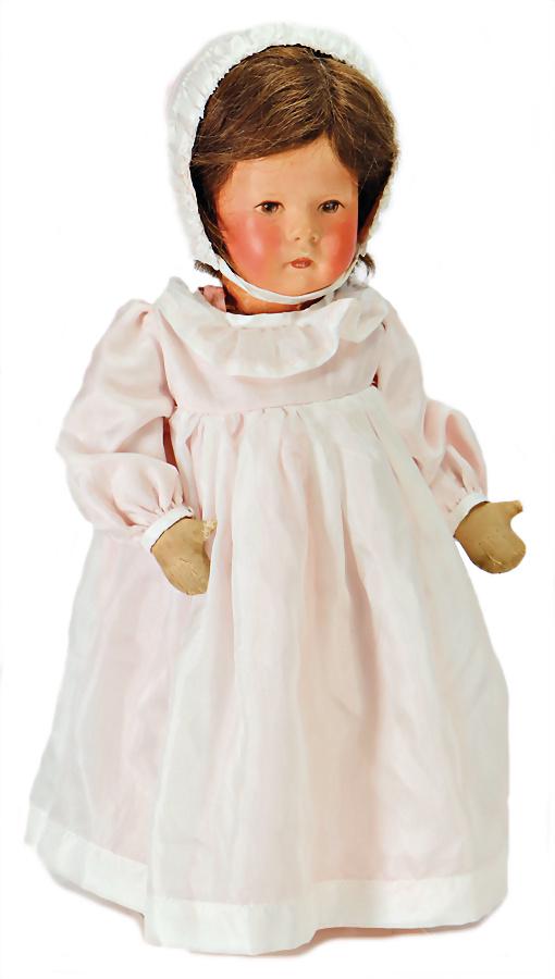 KÄTHE KRUSE Hampelchen, fabric head, 3 clearly visible: KÄTHE KRUSE Hampelchen, fabric head, 3 clearly visible seams at the back of the head, brown painted eyes, cheeks and nose with colorwise repaired places, fabric body, stitched down hollow of the knee