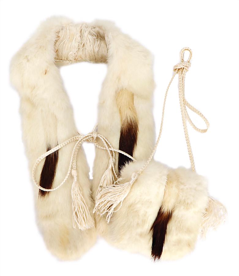 ermine set, for a French Bébé or for a Fashion-Doll: ermine set, for a French Bébé or for a Fashion-Doll with suitable muff, around 1890, inside lining made of silk, caused of old age partially worn, , original silk cords, 6x6 cm, cape 20 cm German De