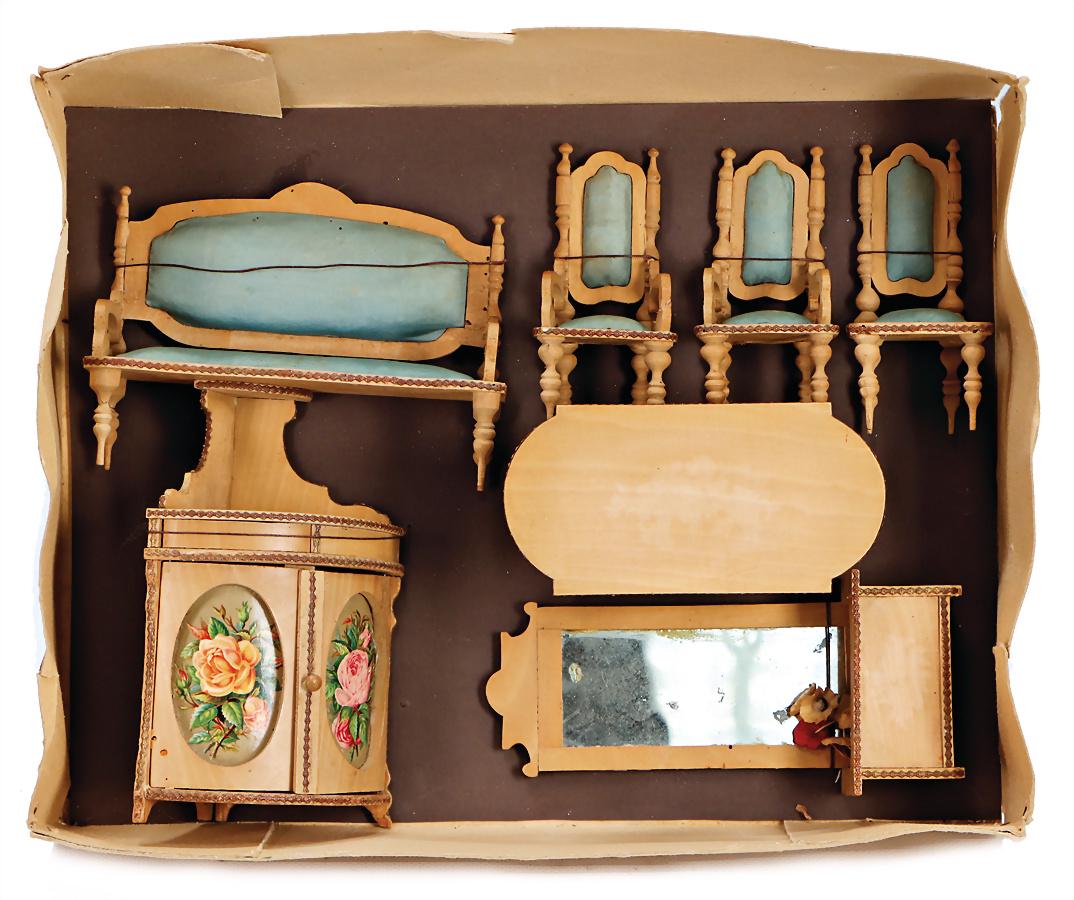 SCHNEEGASS D. & SÖHNE K.G. from 1909 the company: SCHNEEGASS D. & SÖHNE K.G. from 1909 the company SCHNEEGASS in Waltershausen was beside jointed dolls also interested in the production of doll's furniture, fine living room made of light cherrywoo