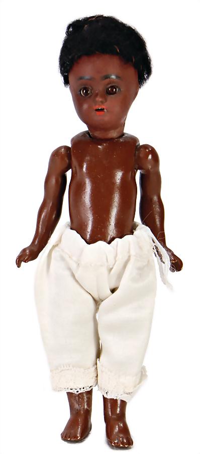 KESTNER small mulatto, bisque porcelain socket head,: KESTNER small mulatto, bisque porcelain socket head, engraving 133 made in Germany, 3 upper teeth, brown sleepy eyes made of glass, Afro mohair wig, 5-part mass head, silk pants, very good condition, 